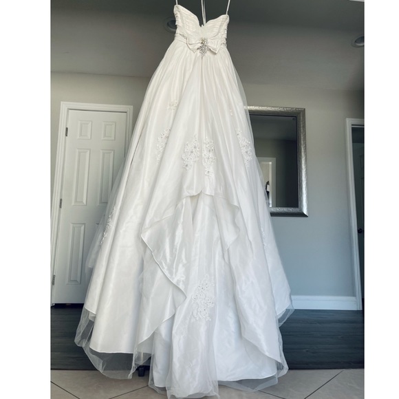 Size 2 customized Vera wang wedding gown - Picture 5 of 9